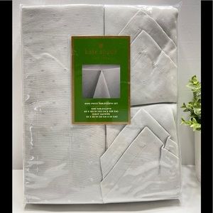 NEW Kate Spade 9 Piece Set Table Cloth & 8 Napkins